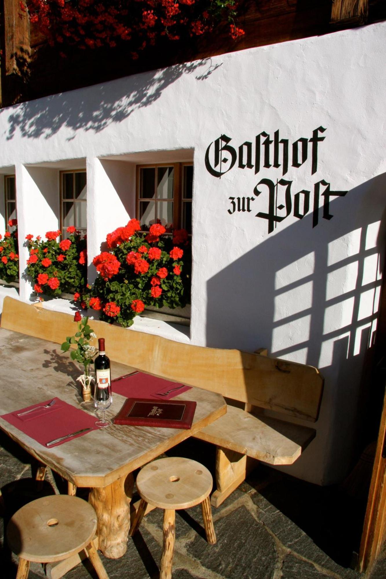 Zur Post Hotel *
